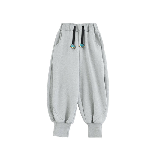 Pantaloni casual in cotone per bambino – grigi o neri - Klotheds